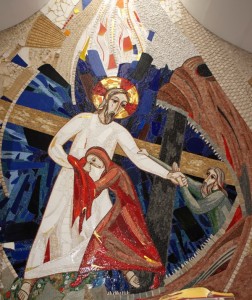 Gesù salva dagli inferi in un mosaico di Rupnik