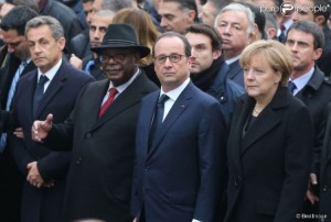 Capi di Stato insieme alla marcia di Parigi