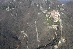 Vecchi e nuovi tracciati di accesso a Santa Maria del Monte (da www.varesefunicolari.org)