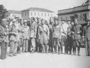 Alcuni componenti del Corpo Volontari della Libertà a Varese (da F. Giannantoni, “La notte di Salò (1943-1945”)