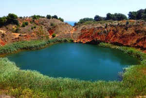 Il laghetto in una ex cava ad Otranto