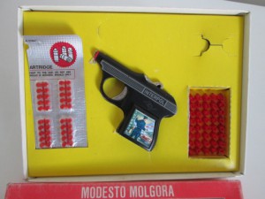 una pistola-giocattolo degli anni '60