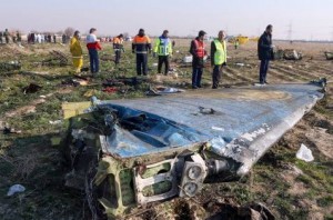 I resti dell’aereo ucraino abbattuto per errore in Iran