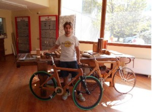 L’architetto Nicolò Cellina, creatore dell’Alfredo Bike, la bici in legno che ricorda Alfredo Binda