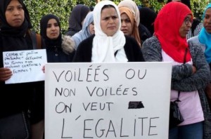 Protesta delle donne musulmane in Francia