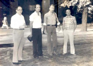 Vedani (primo a sinistra)  con altri giovani giornalisti varesini (da Varesenews)