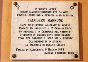 La lapide a ricordo di Calogero Marrone a Palazzo Estense