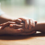 NE CERCÒ LA MANO